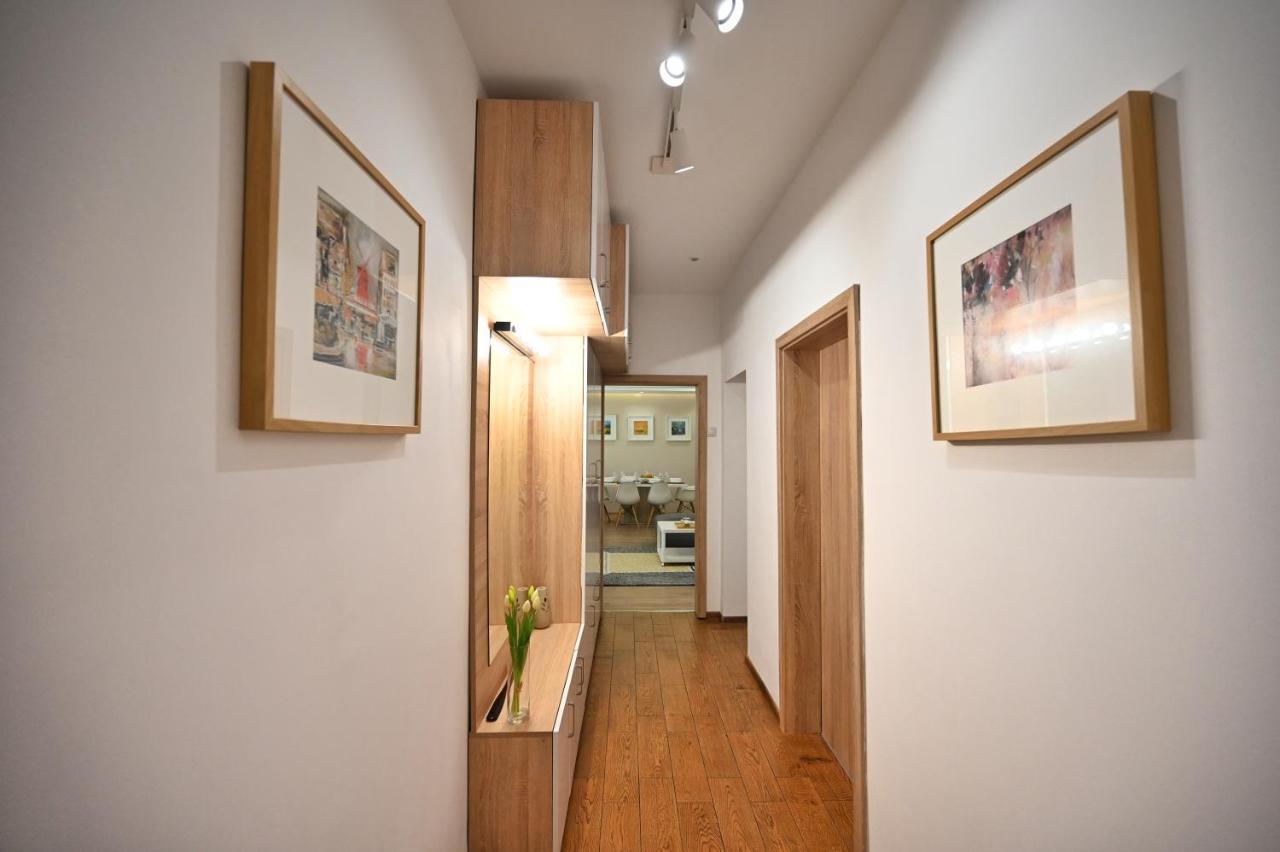 Modern Central 2-Bedroom Apartment With Parking 瓦爾納 外观 照片